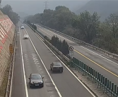 男子两天连续两次高速公路逆行 罚款400元扣24分网友称罚的太轻！