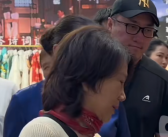 穿汉服游古城 董明珠现身洛阳格力基地 王自如陪同左右!
