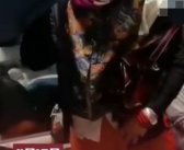 老人换列车下铺说要给女孩补差价 大娘礼貌的态度和小女孩让铺行为引来网友纷纷点赞！