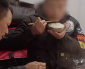 洗车行夫妻收留智障孤儿16年还帮其成了家 网友：好人一生平安！