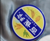 小伙误把奶茶赠品雪花膏当雪糕吃：00后、没见过老牌国货！