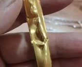 一口价金手镯核算价格是金价2倍 店员回应：一口价产品不允许退换！
