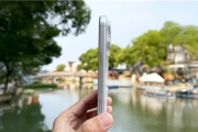 苹果iPhone 17 Pro Max机模上手：厚度增加 电池加大!