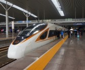 12306回应国庆部分车票一开售就是候补：时间合适还短的车票 旅客抢得快！
