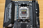 AMD平台首款B850迷你“背插主板”：PCIe x16插槽装在背面！