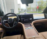 余承东口中1000万元内最好的SUV！问界M9内饰曝光：三联屏！