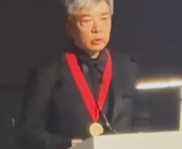 刘家琨普利兹克建筑奖领奖后感谢工作室3只小猫 表示“撸猫爽”！