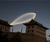 西安上空不明飞行物有长拖尾 专业人士揭秘：实为火箭云！