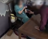 老人采耳店要按摩被拒后摸女店员 表示自己的退休金有一万五！