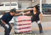 38岁女工靠扛楼还债50多万 一个人扛上百斤！