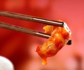 小龙虾价格腰斩 业内人士：还会再降！