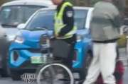 沈腾小品《扶不扶》具象化了 网友:怎么春晚现在就开始彩排了?