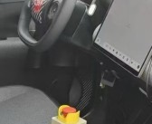 蔚来萤火虫首车内饰曝光：中控车机用上大横屏！