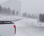 内蒙古一地五月飘大雪 大地一片银白！