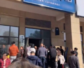 寿衣店开小区旁遭业主堵门反对 店主打算走法律程序！