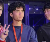 狄波拉带俩孙子看谢霆锋演唱会 17岁Lucas面对镜头淡定!