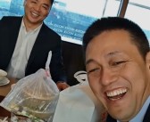 刘强东近照曝光！和李斌一起吃京东外卖！