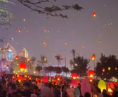 西双版纳庆泼水节万人燃放孔明灯祈福 新的一年里平平安安！