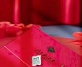 大学录取通知书竟含有一颗珍珠 寓意学生是掌上明珠！