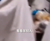 阿姨吐槽年轻人卧铺挂帘子不让坐 网友吵翻：律师/列车长称不得随意借坐！