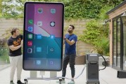 大神真敢想！用i9+6950 XT打造全球最大iPhone：手电筒比车灯还亮！