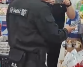 考生鞋有金属不能进考场 特警出手了！