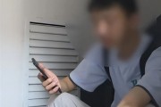 谁对谁错 尖子生沉迷手机高考失常被扫地出门：我很羡慕别人父母!