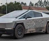 马斯克对特斯拉Cybertruck实弹射击：清空冲锋枪弹夹也没射穿！