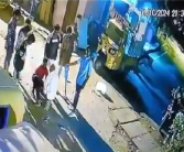 为赢一辆人力三轮车：印度男子打赌敢坐烟花被烧死！