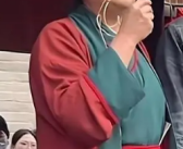 开封王婆账号10天涨粉超180万 演出开始前两小时已有百余位游客翘首以待！