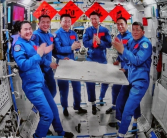 中国航天员完成在轨交接 神十九乘组将于4月29日返回地球！